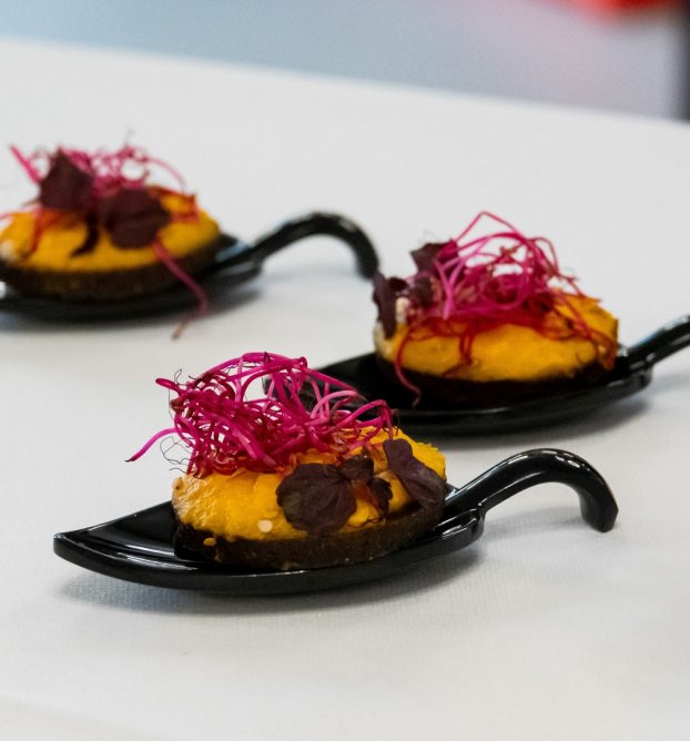 Apéro Angebot, Süsskartoffel auf Zucchini