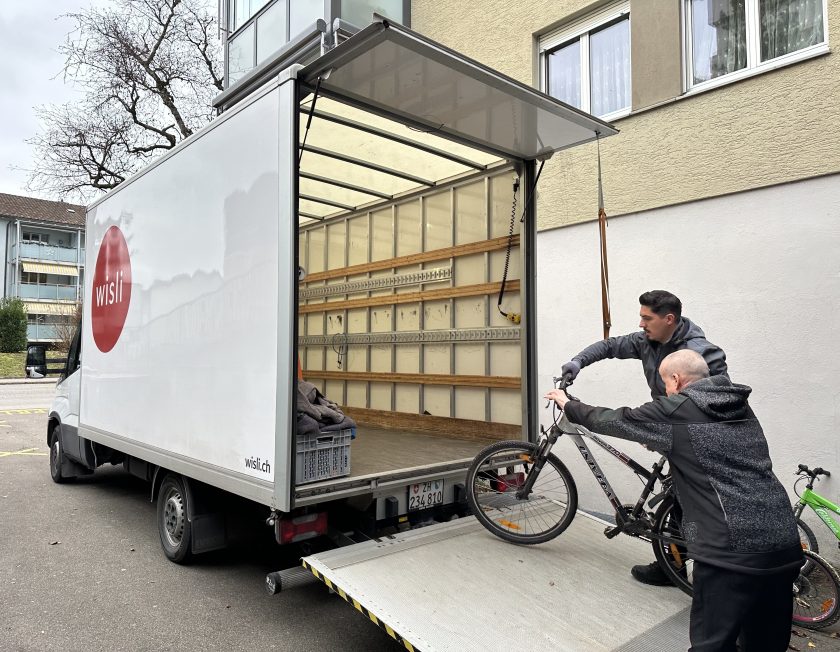 Verlad der Velos, welche die Siedlung Bramen in Kloten gespendet hat